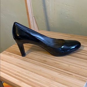 Bandolino 9.5 Classic Black Patent Pump